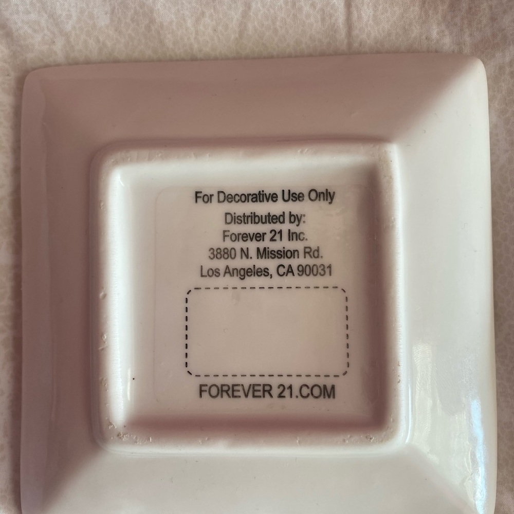 Forever 21 Eyelash and Ring Trinket Tray - Picture 4 of 4